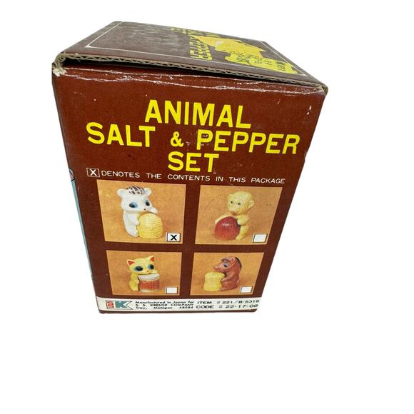 Vintage Squirrel Skunk & Beehive Glazed Ceramic Salt & Pepper Shakers Japan - Picture 7 of 7